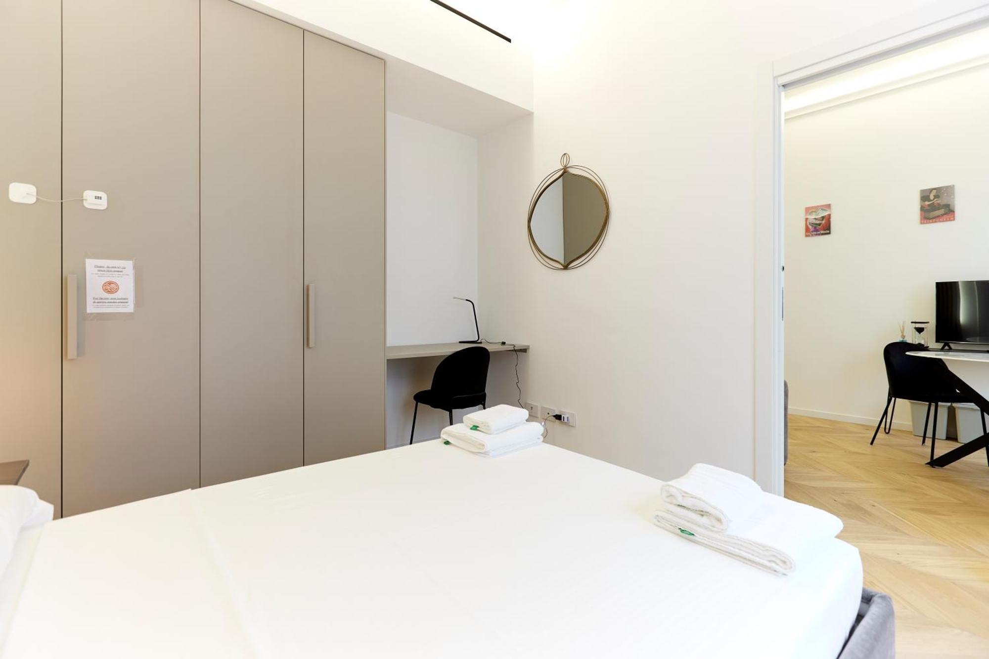 Duomo Cityview Grand Suites Milan Bagian luar foto