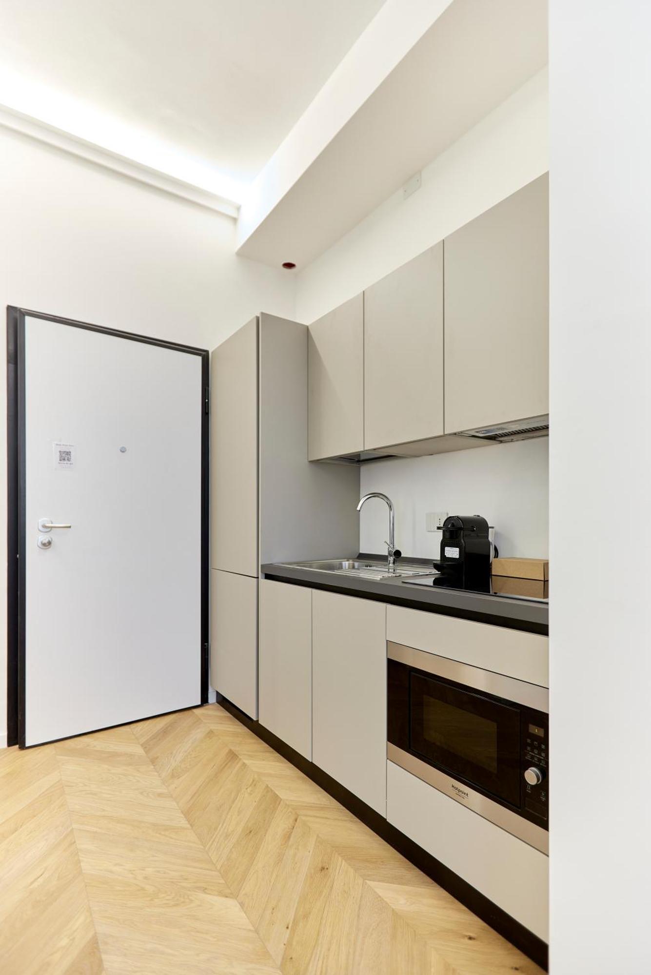 Duomo Cityview Grand Suites Milan Bagian luar foto