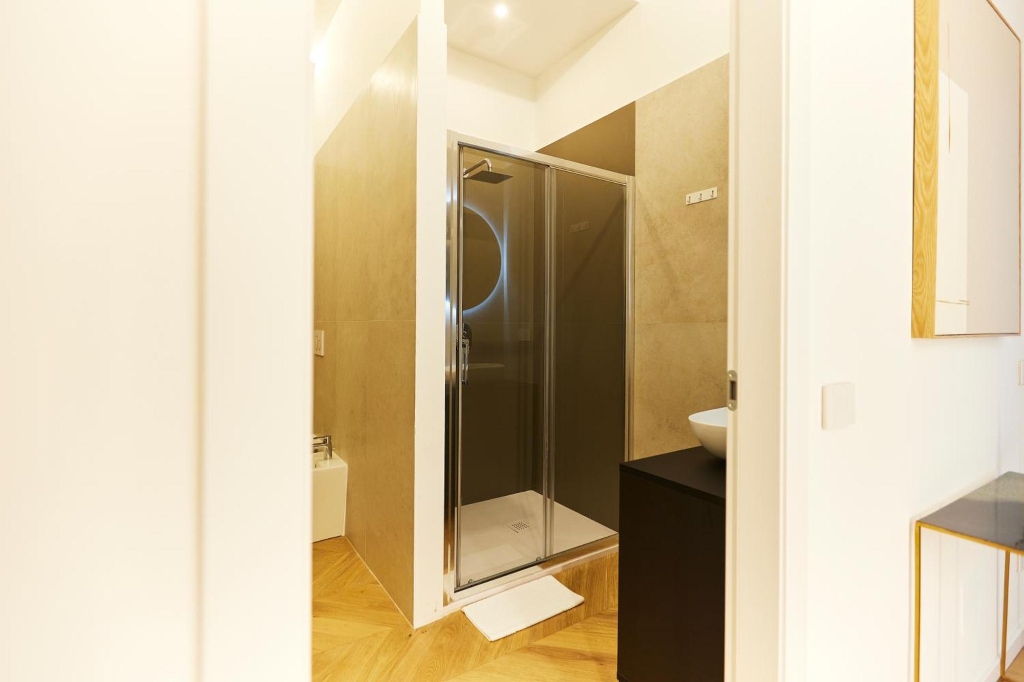 Duomo Cityview Grand Suites Milan Bagian luar foto