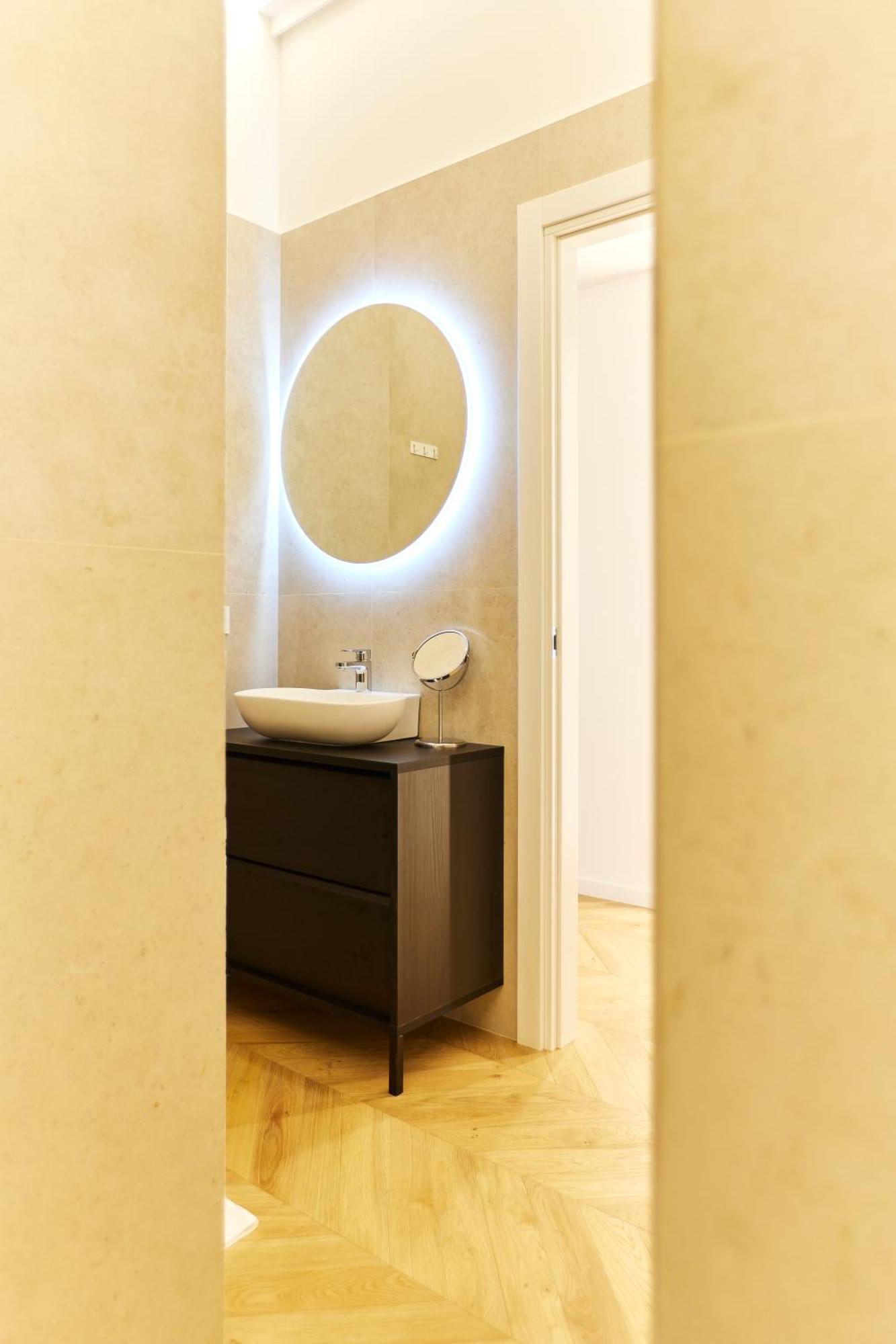 Duomo Cityview Grand Suites Milan Bagian luar foto