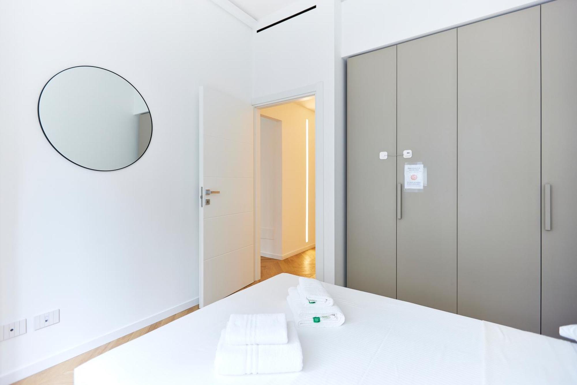 Duomo Cityview Grand Suites Milan Bagian luar foto